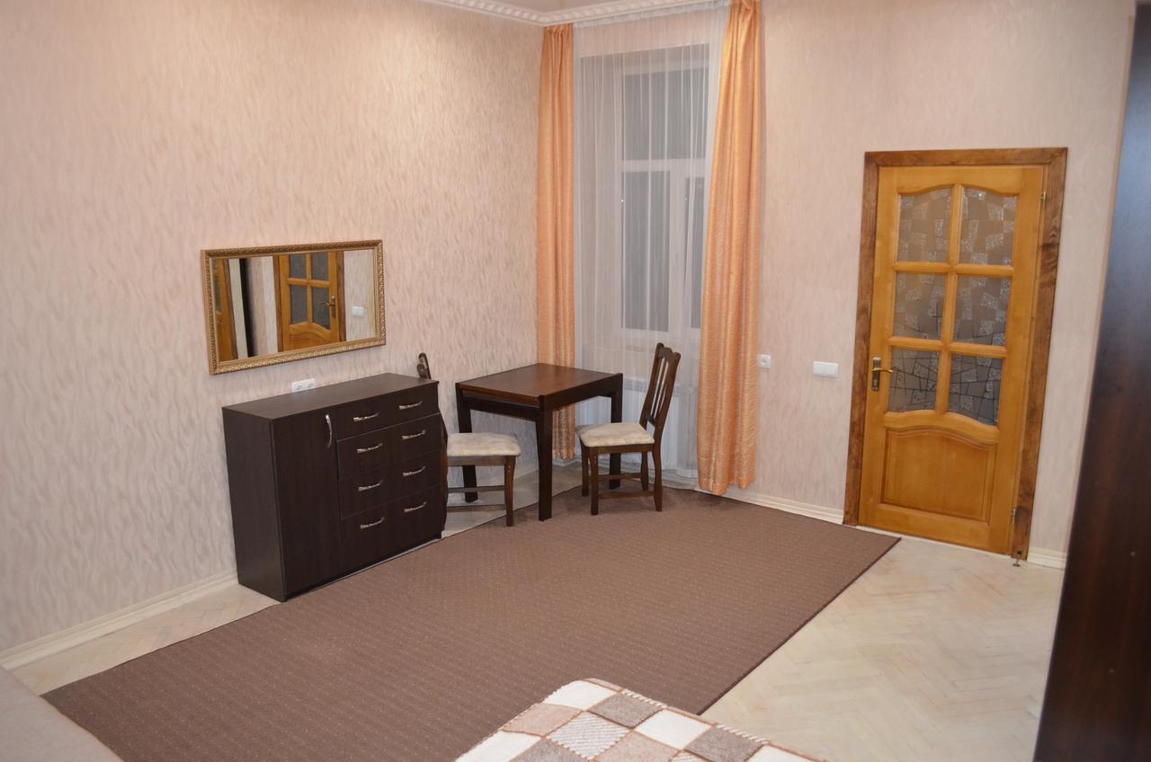 Stepana Bandery Str. 19 Apartman Lviv Kültér fotó