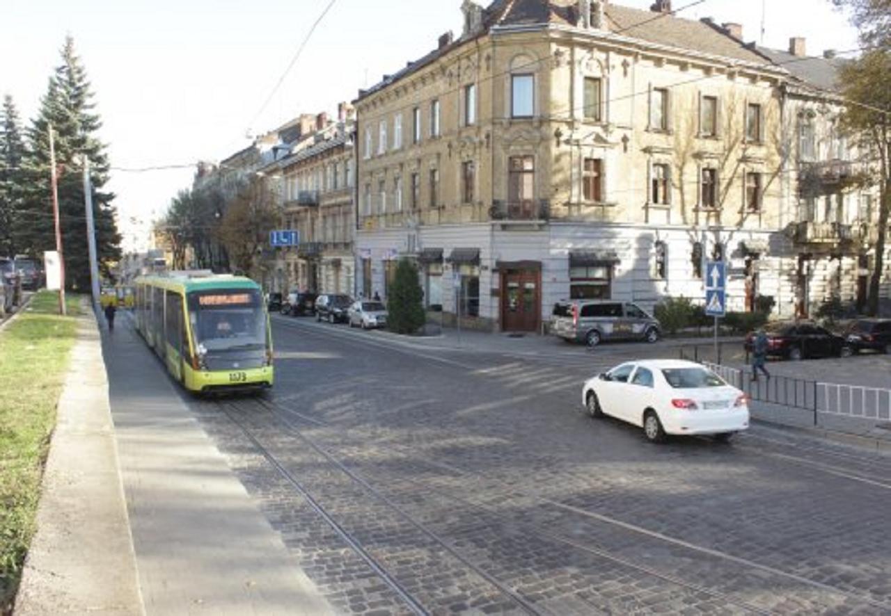 Stepana Bandery Str. 19 Apartman Lviv Kültér fotó
