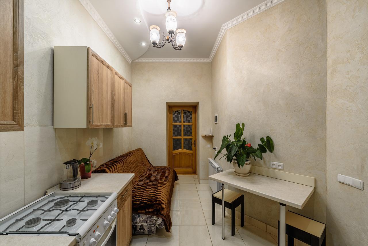 Stepana Bandery Str. 19 Apartman Lviv Kültér fotó