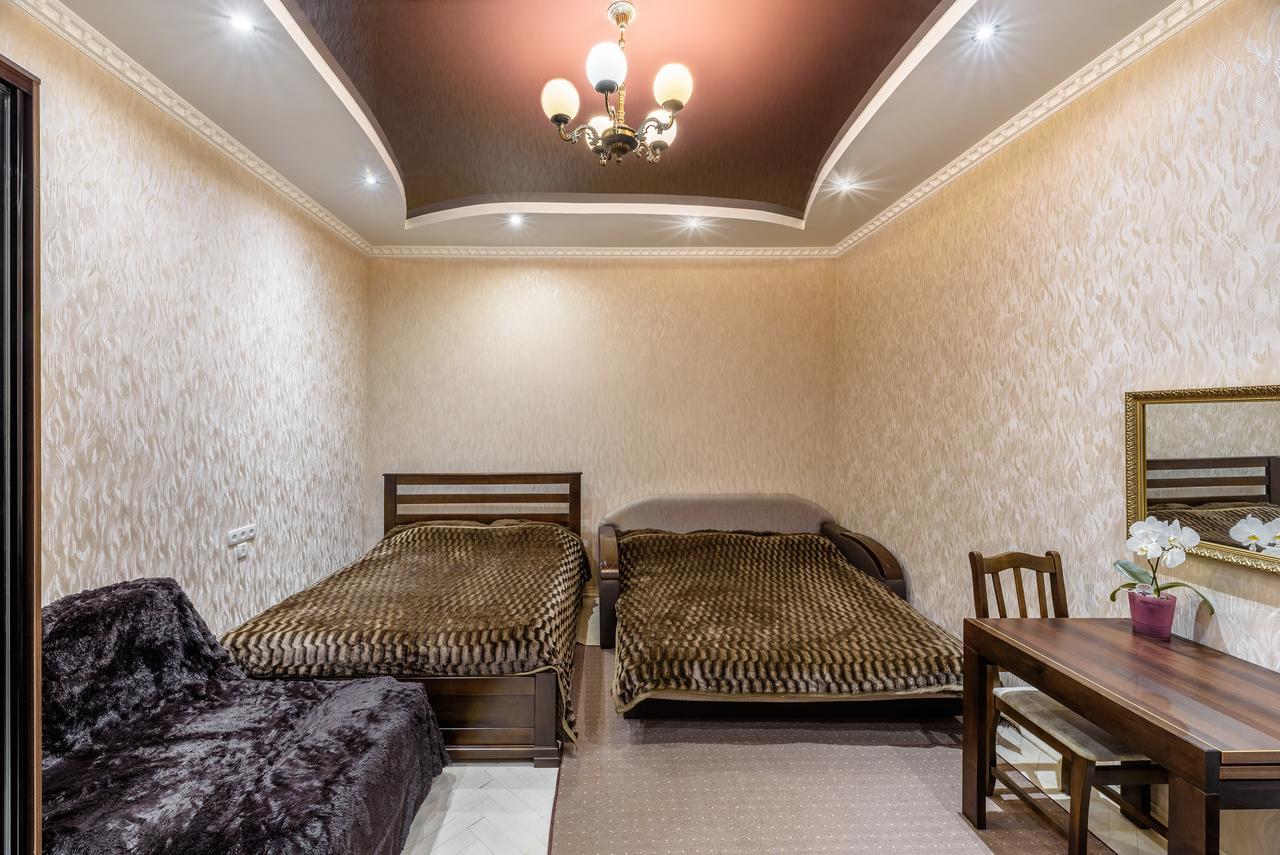 Stepana Bandery Str. 19 Apartman Lviv Kültér fotó