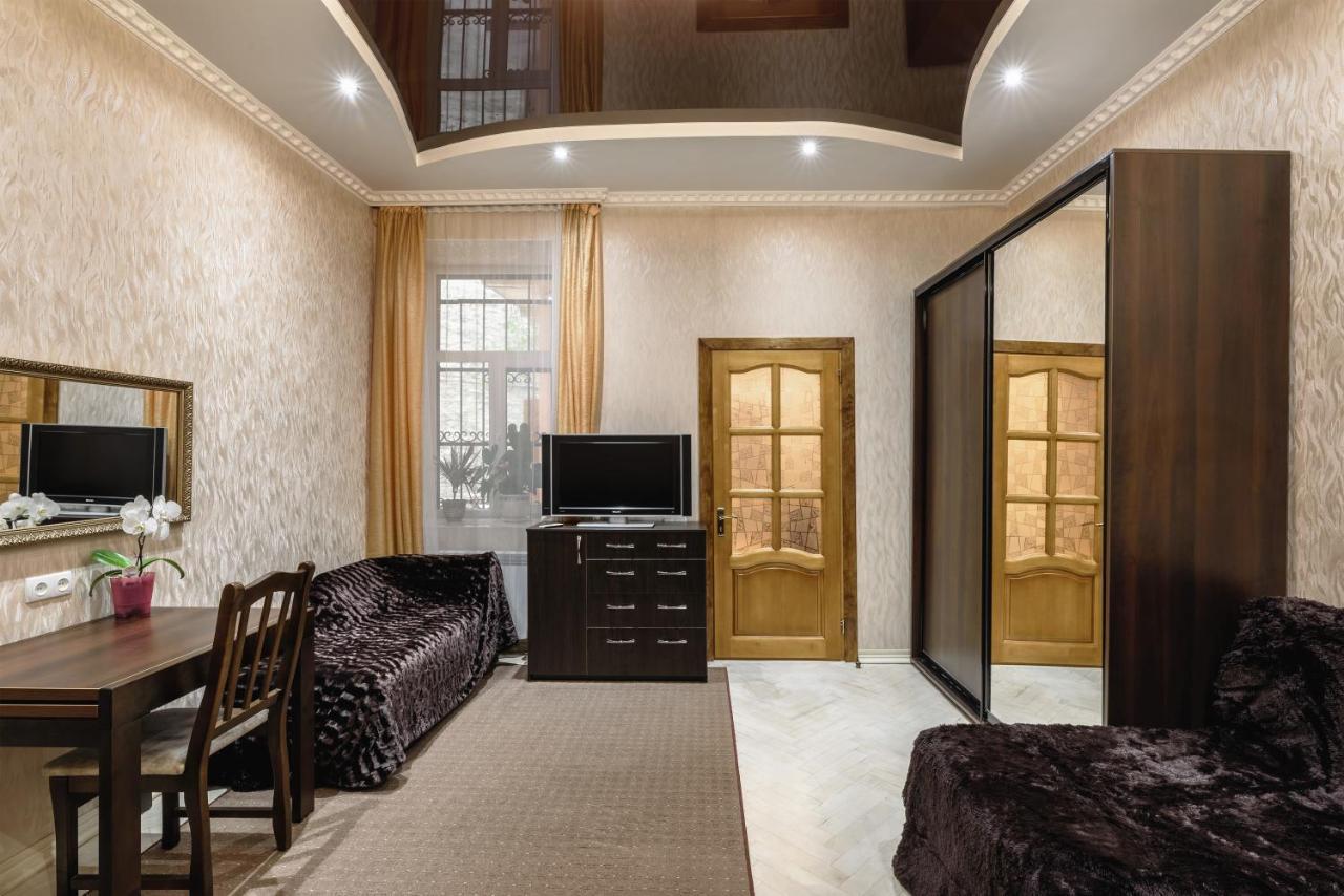 Stepana Bandery Str. 19 Apartman Lviv Kültér fotó